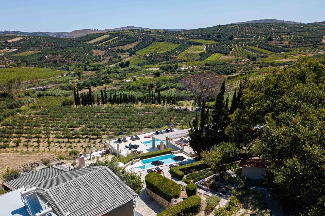 Villa Mantilari Wine Estate 7 Apartments 2 Private Pools 1 Heated Tennis Court Fitness Center Archanes Exterior foto