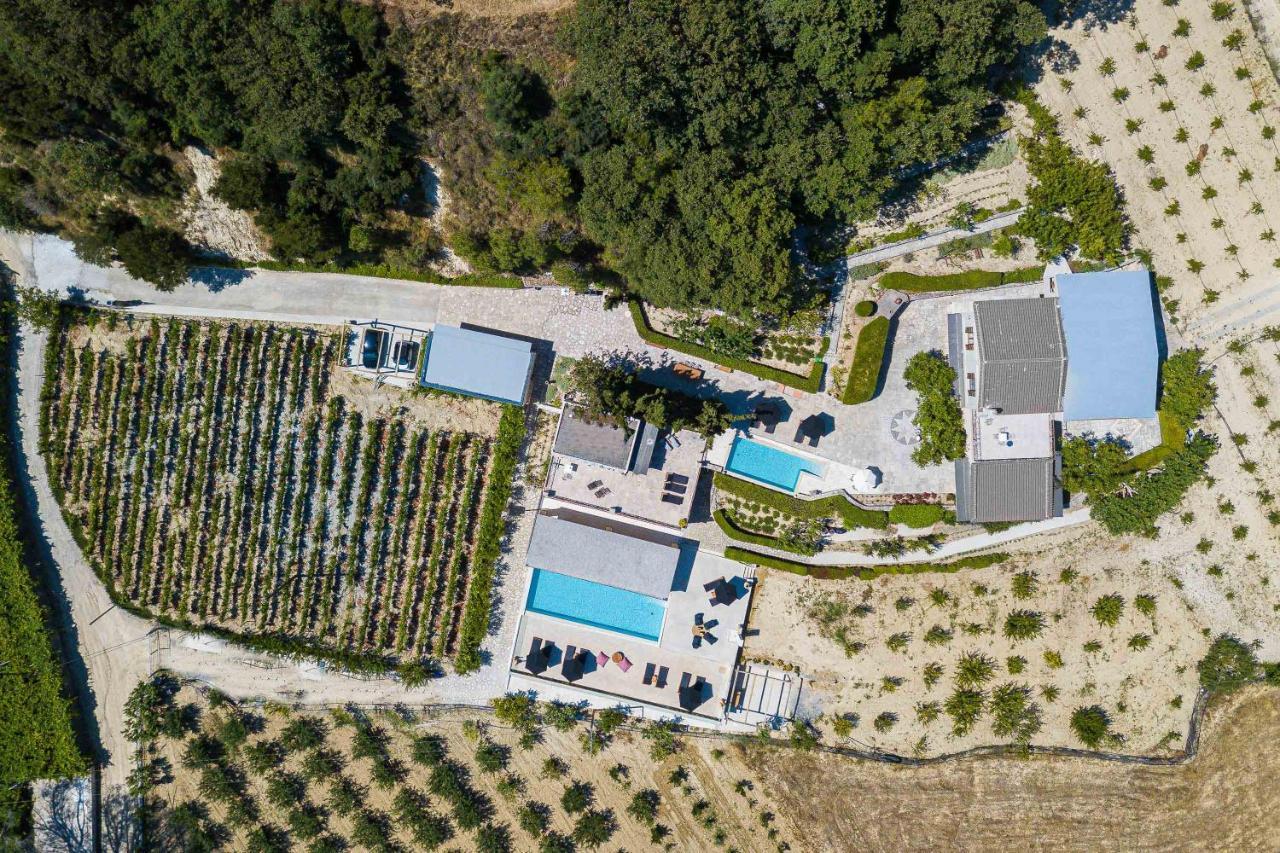 Villa Mantilari Wine Estate 7 Apartments 2 Private Pools 1 Heated Tennis Court Fitness Center Archanes Exterior foto